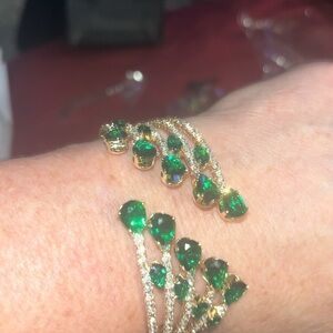 New green n white Austrian crystal bangle bracelet n earrings